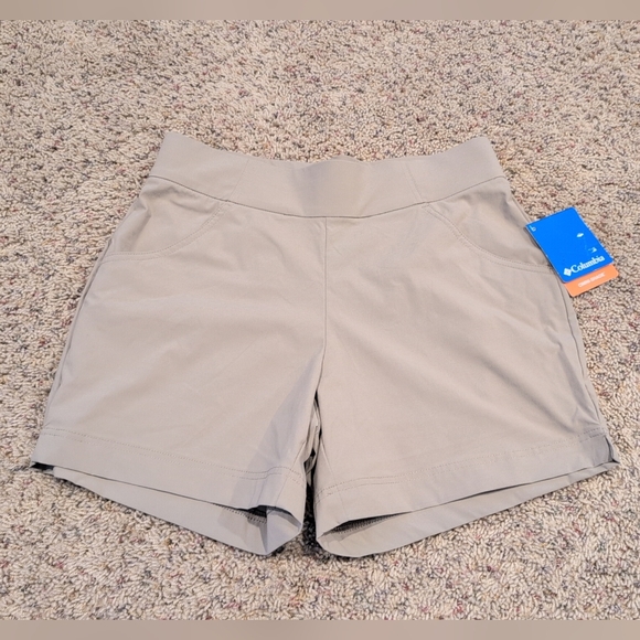 Columbia Omni-Shade Women's Size M Anytime Casual Short BeigeTan NWT - Picture 1 of 8